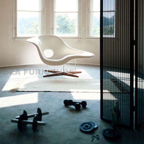 Eames La Chaise